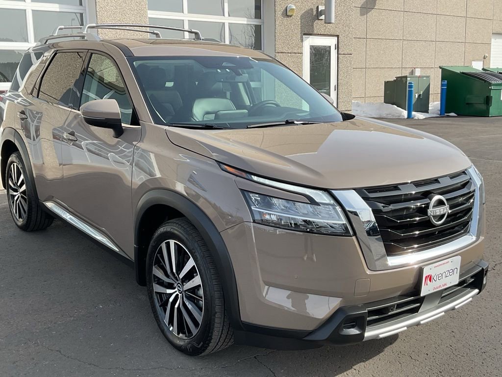 Used 2024 Nissan Pathfinder Platinum AWD/4WD image 3