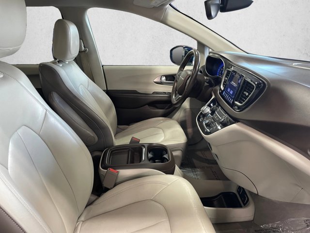 Used 2017 Chrysler Pacifica Touring-L FWD image 21