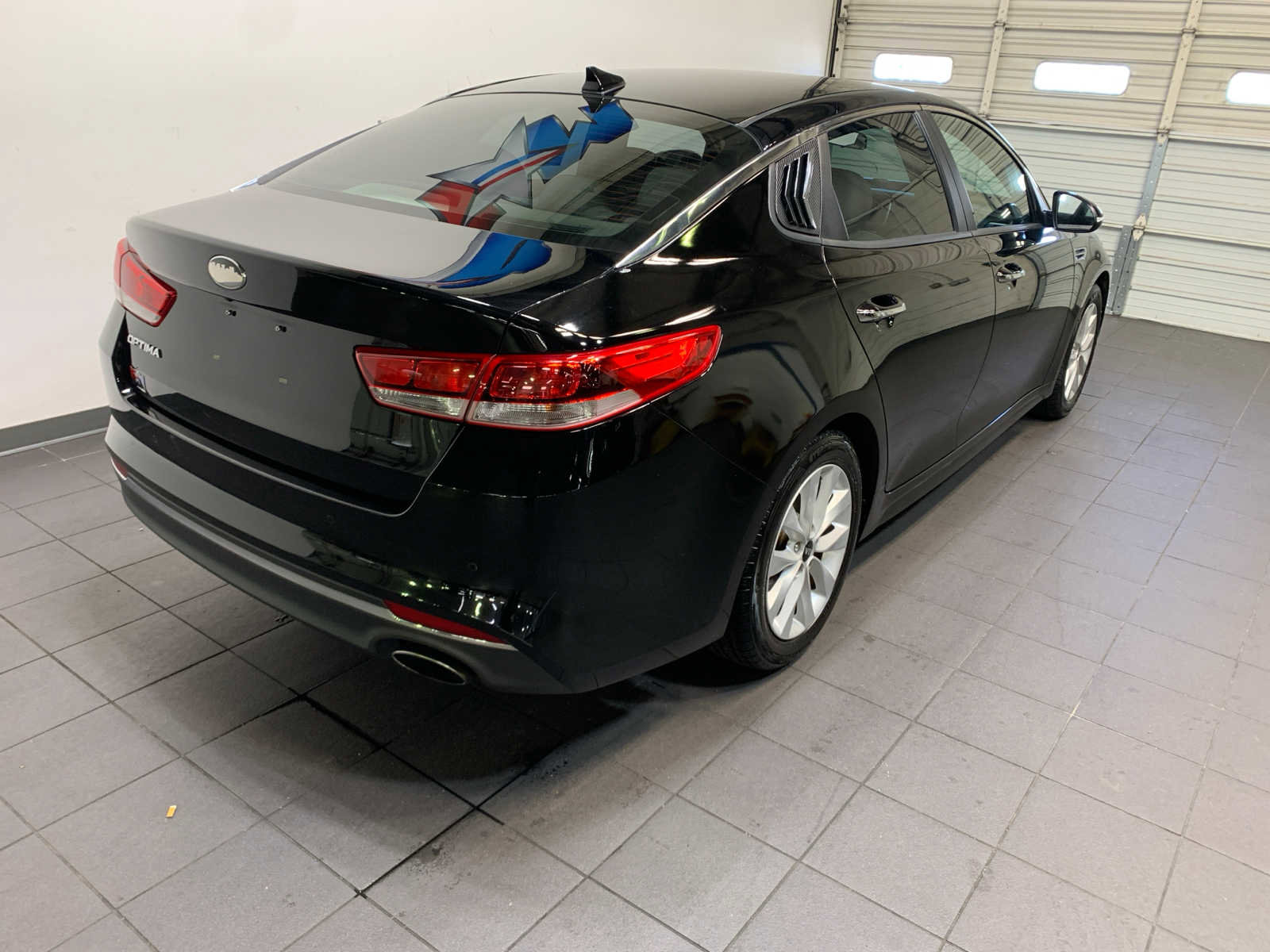 Used 2018 Kia Optima LX w/ 17" Alloy Wheels Package image 3
