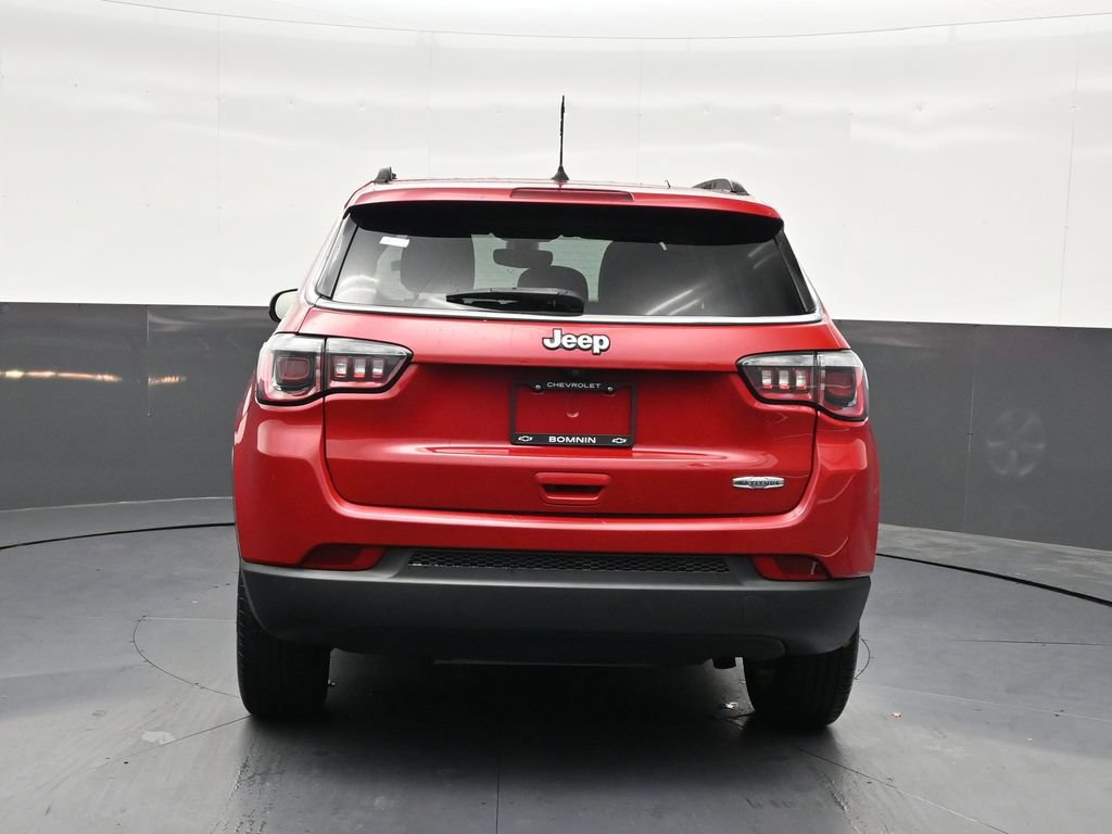 Used 2018 Jeep Compass Latitude FWD image 4