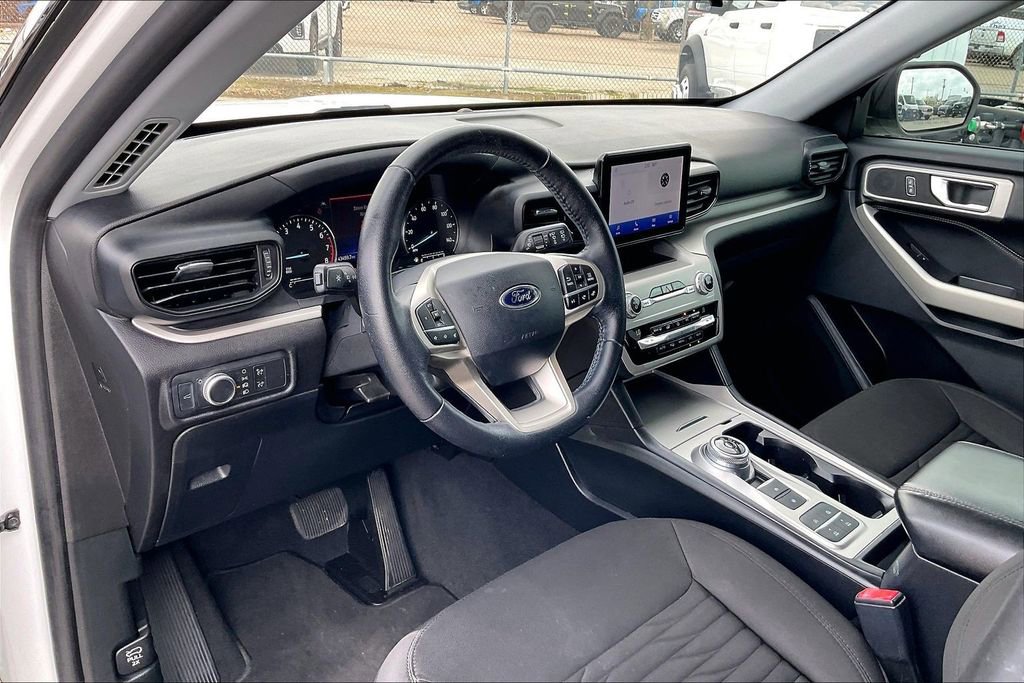 Used 2021 Ford Explorer XLT image 23