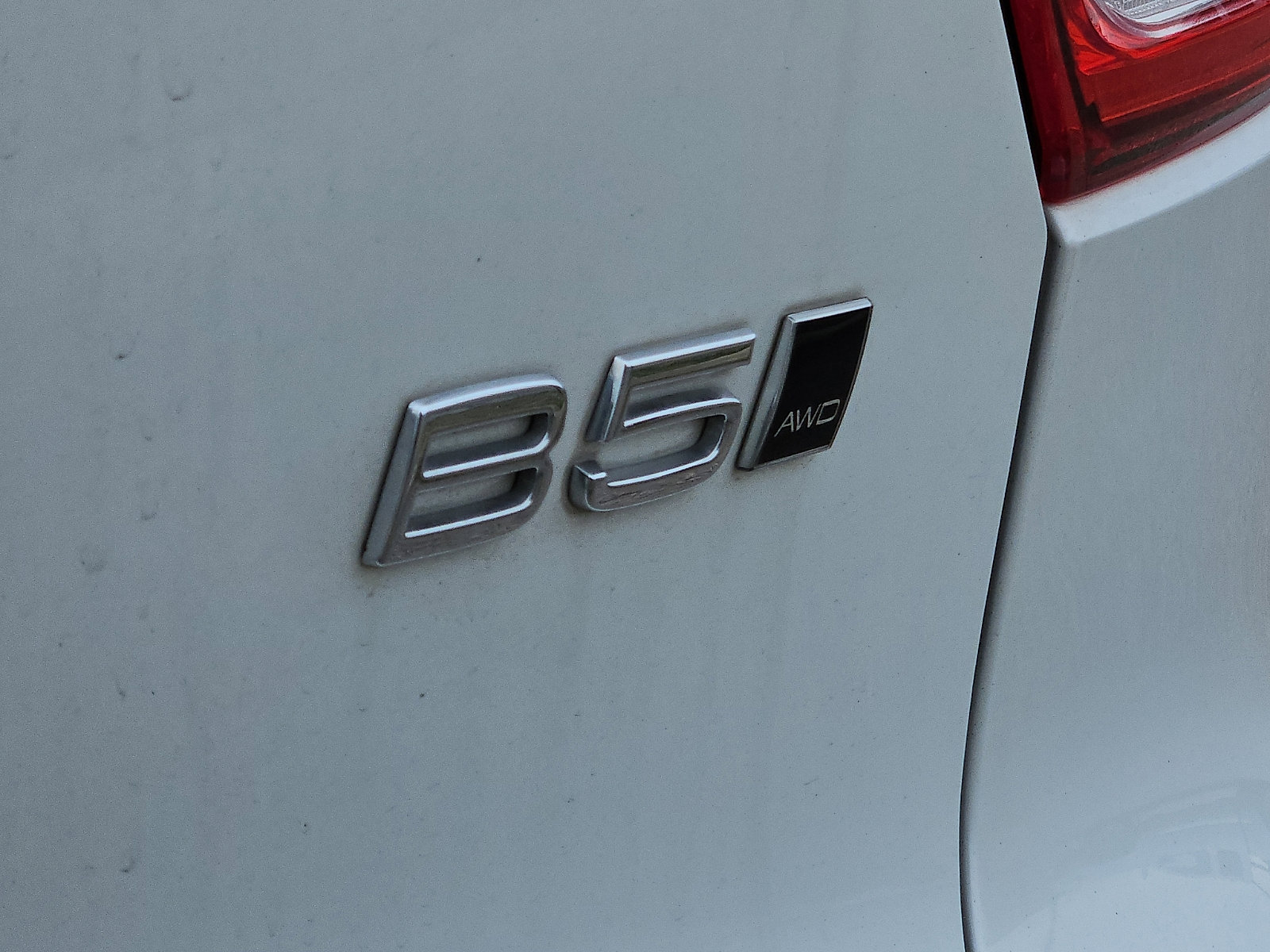 Certified 2023 Volvo XC40 B5 Plus w/ Protection Package Premier image 9