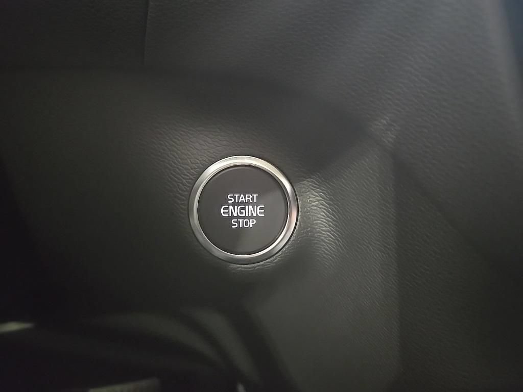 Used 2026 Volvo XC40 B5 Core w/ Climate Package AWD/4WD image 15