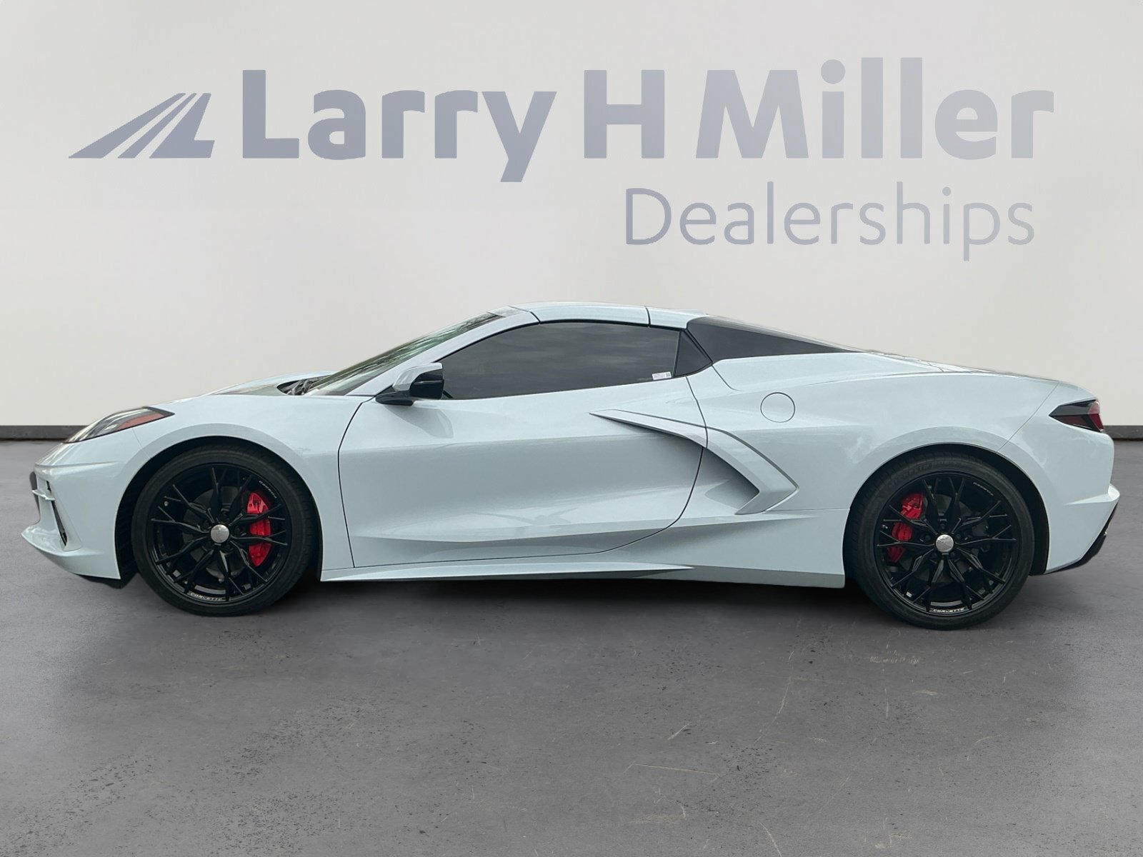 Used 2023 Chevrolet Corvette Stingray Premium Conv w/ Stealth Interior Trim Package RWD image 2