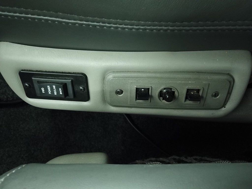 Used 2023 Chevrolet Express 2500 Extended image 26