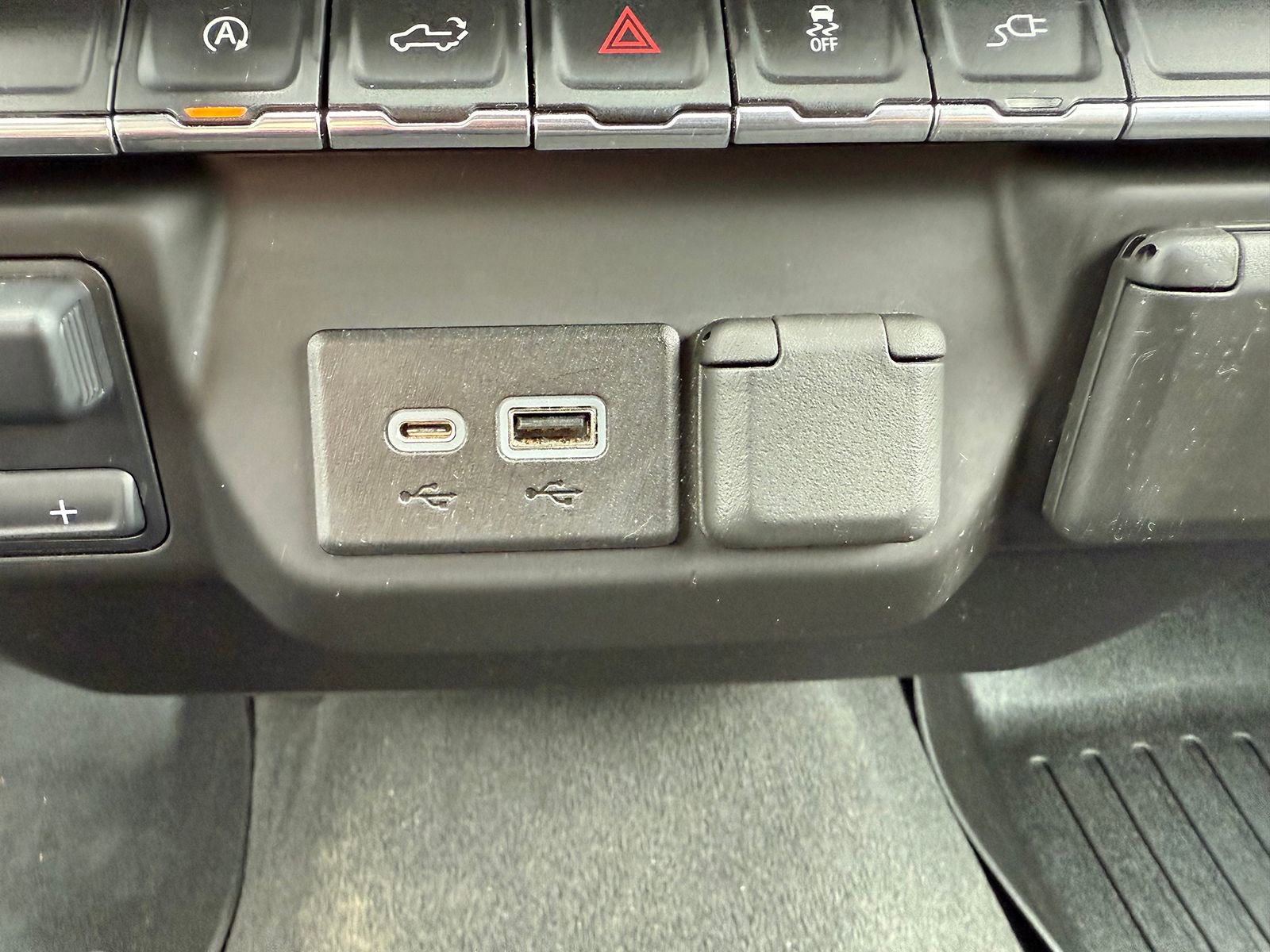 Used 2022 Chevrolet Silverado 1500 Custom image 24