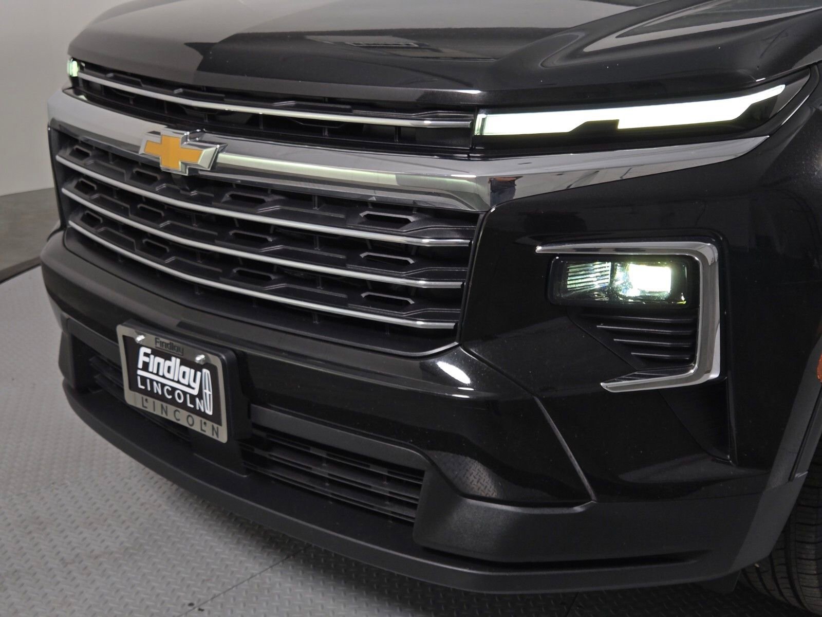 Used 2025 Chevrolet Traverse LT FWD image 8