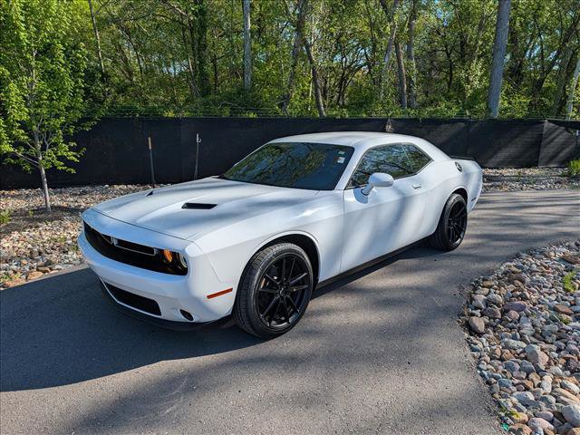 Used 2019 Dodge Challenger SXT RWD image 1