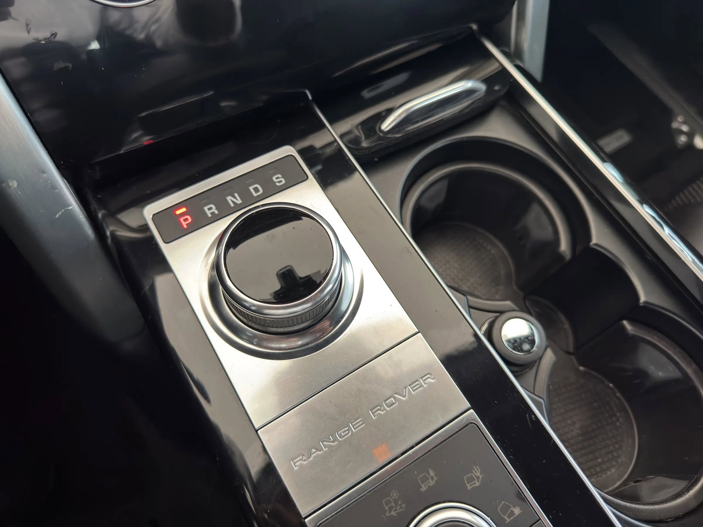 Used 2017 Land Rover Range Rover HSE image 30