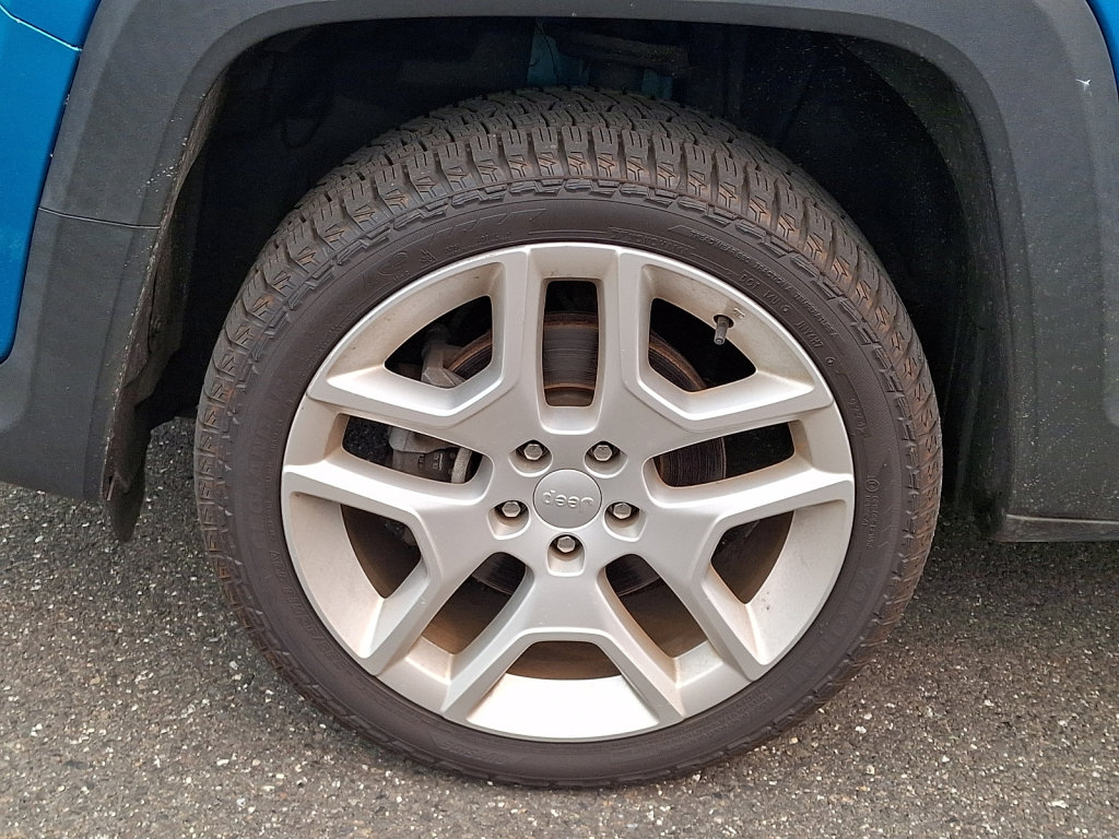 Used 2021 Jeep Renegade Latitude AWD/4WD image 4