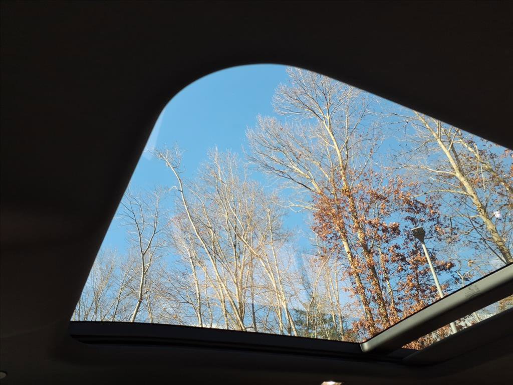 Certified 2023 Land Rover Defender 110 X-Dynamic SE image 18