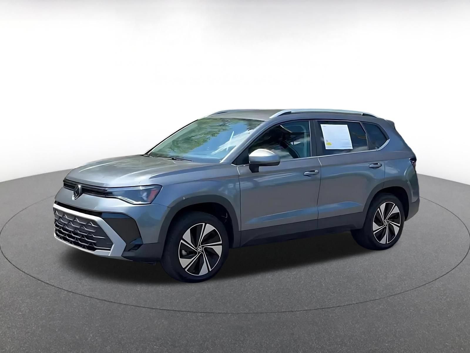 Used 2026 Volkswagen Taos SE AWD/4WD image 8
