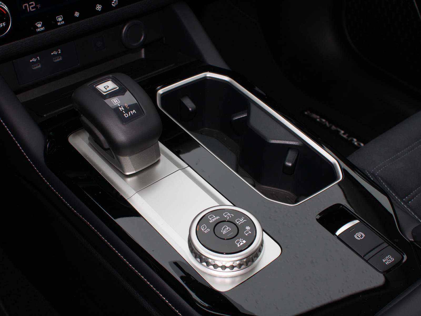 New 2025 Mitsubishi Outlander SE image 17