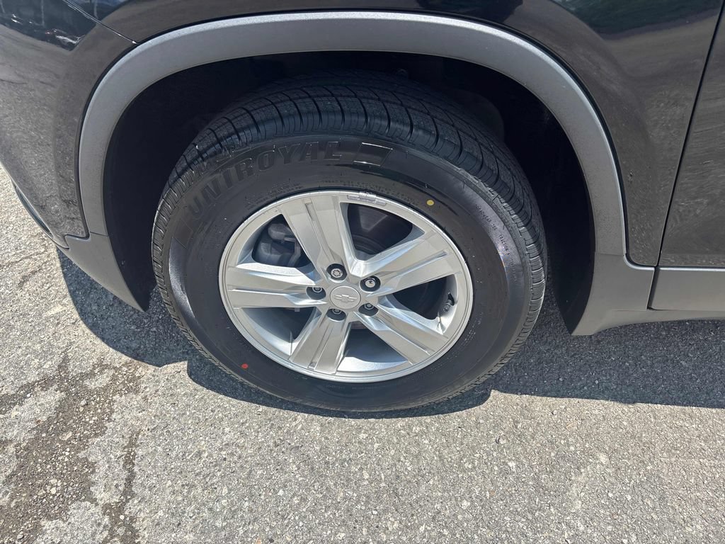 Used 2019 Chevrolet Trax LS w/ Tint and Cruise Package AWD/4WD image 31