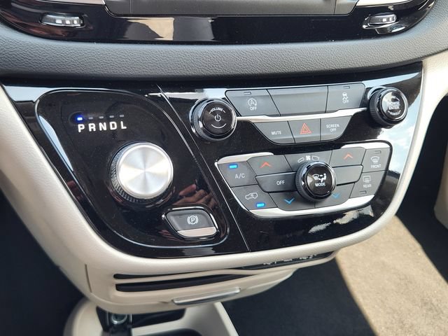 Used 2023 Chrysler Voyager LX FWD image 19