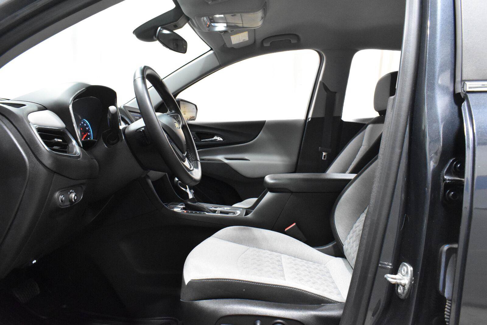 Used 2023 Chevrolet Equinox LT AWD/4WD image 3