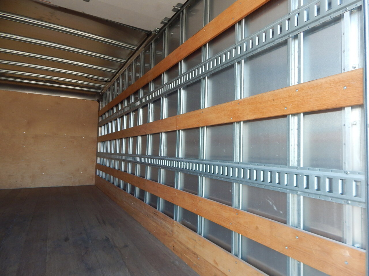 Used 2024 Isuzu NPR image 15