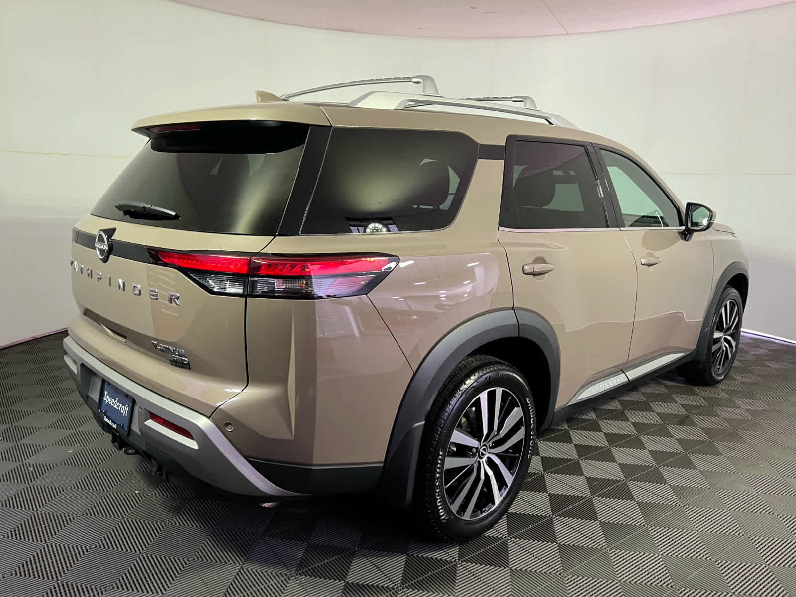 Used 2023 Nissan Pathfinder Platinum image 7