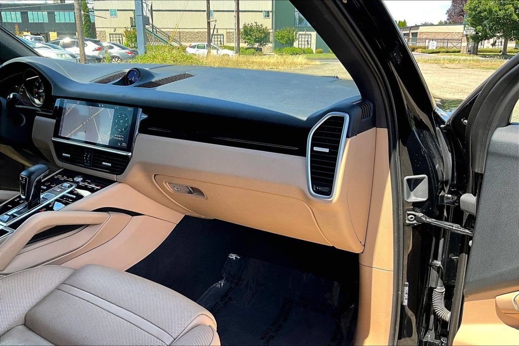 Used 2019 Porsche Cayenne AWD/4WD image 18