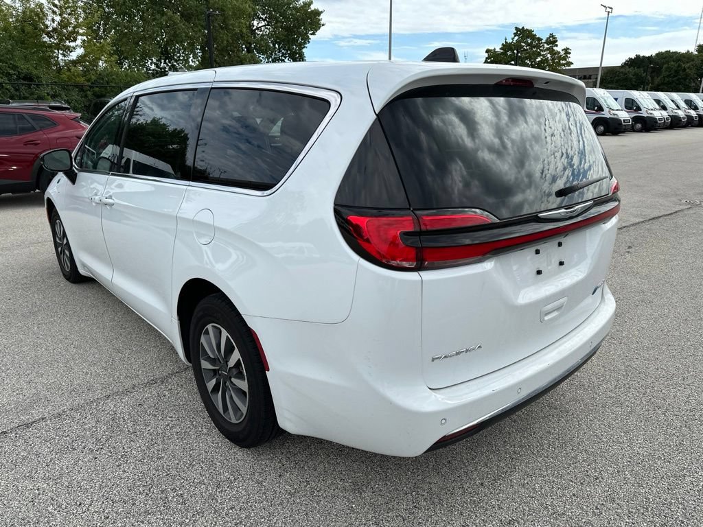 Used 2024 Chrysler Pacifica Limited FWD image 9