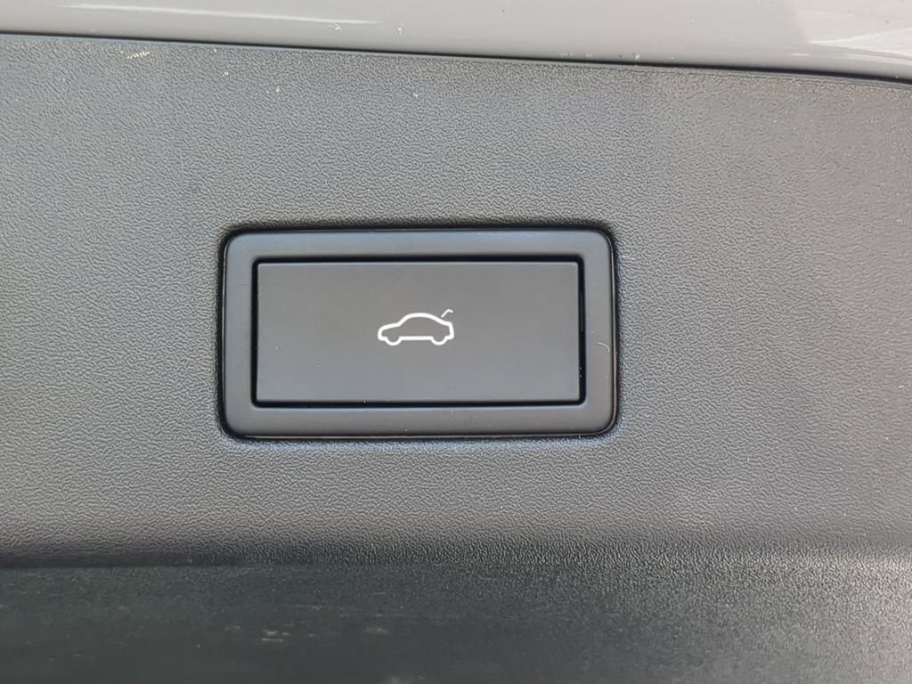 Certified 2022 Volkswagen ID.4 Pro S w/ Gradient Package RWD image 12