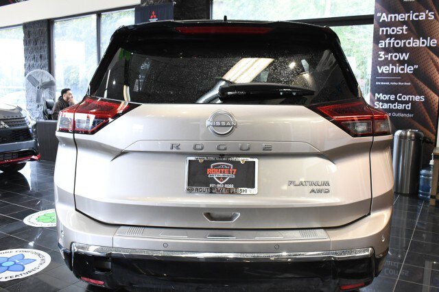 Used 2025 Nissan Rogue Platinum w/ Platinum Premium Package AWD/4WD image 12