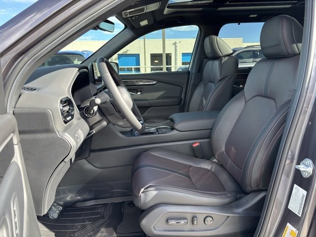 New 2025 Honda Pilot Black Edition image 13