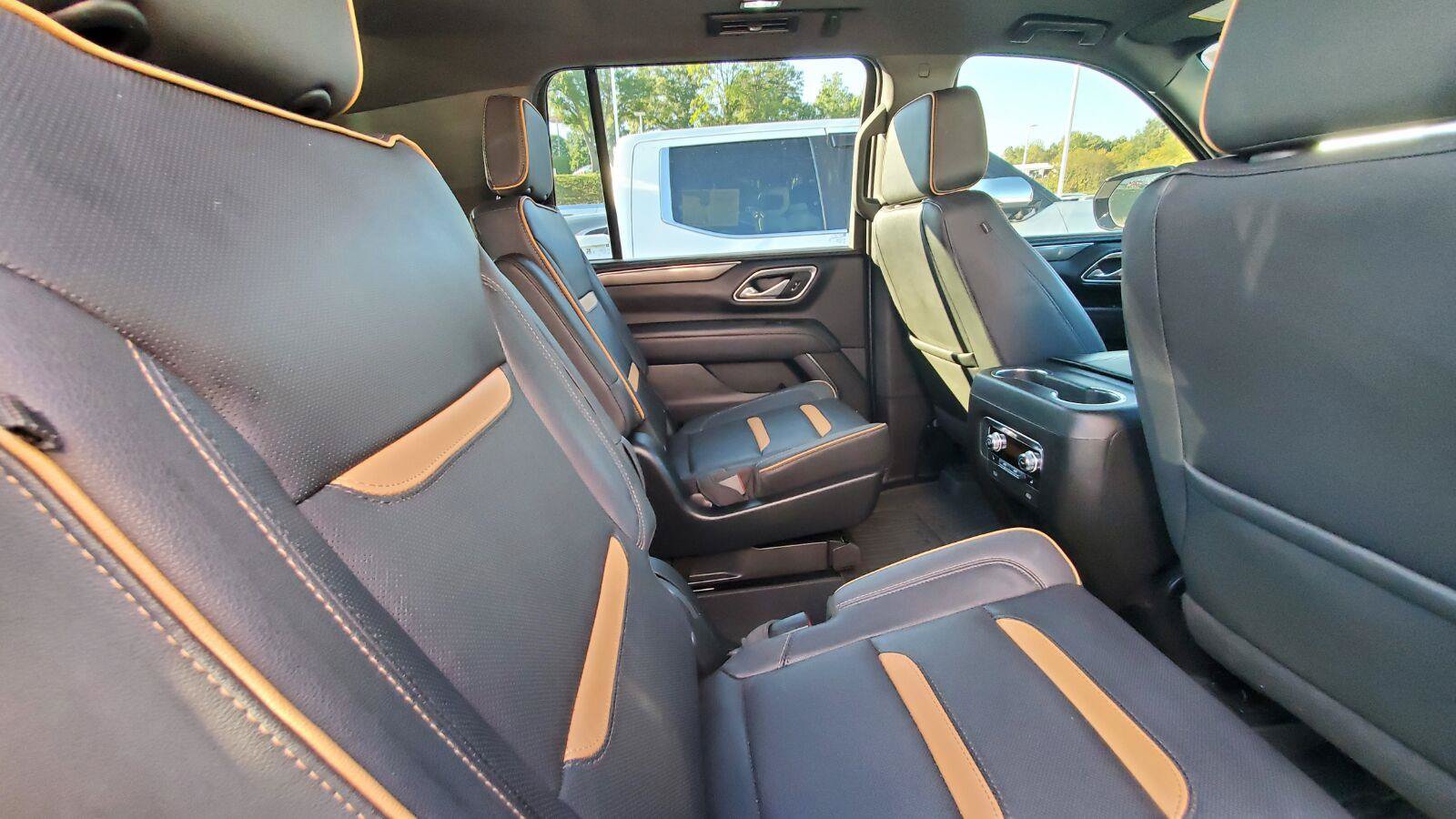 Used 2023 GMC Yukon XL AT4 w/ AT4 Premium Plus Package AWD/4WD image 6