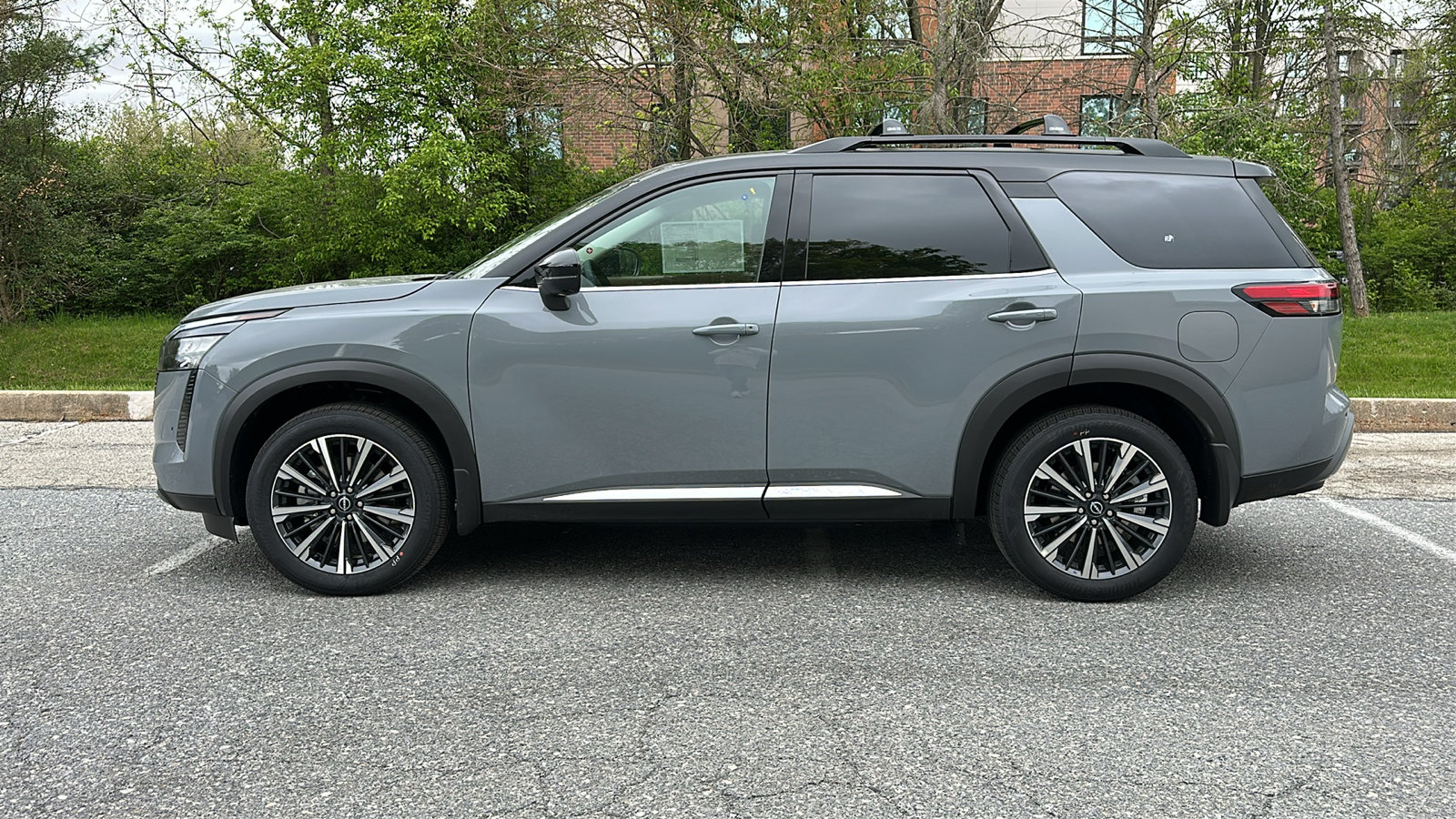 New 2026 Nissan Pathfinder Platinum AWD/4WD image 14