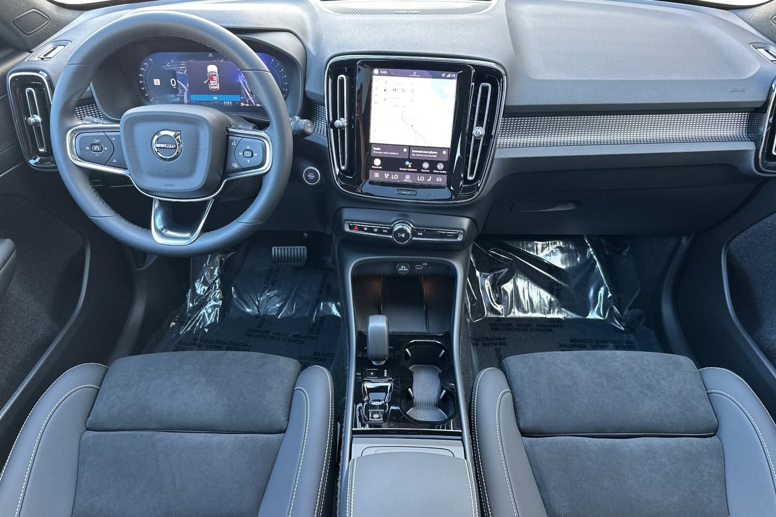 New 2026 Volvo XC40 B5 Ultra w/ Protection Package Premier image 3