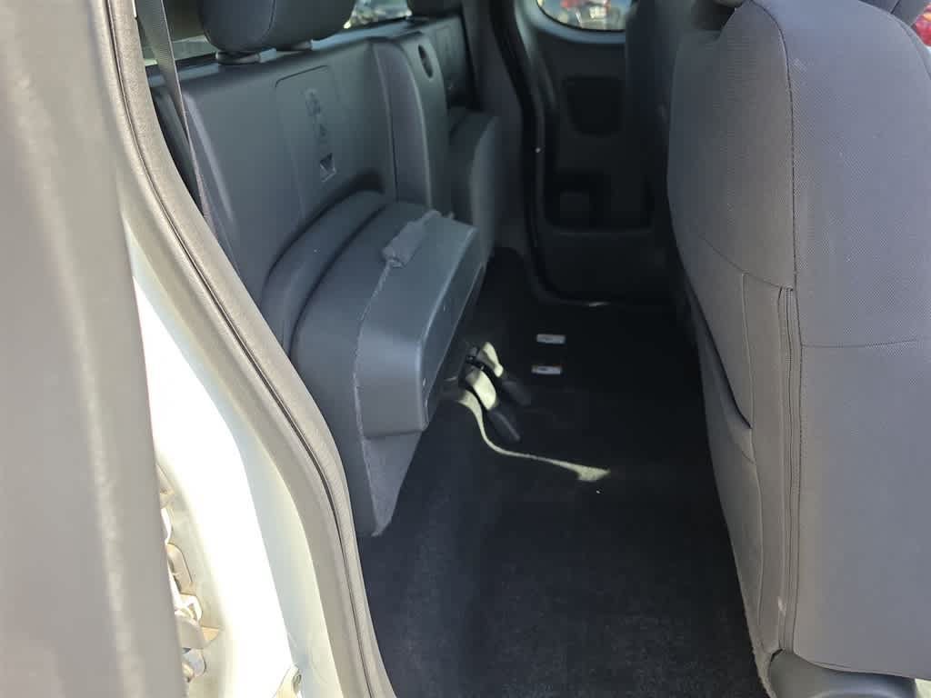 Used 2022 Nissan Frontier S RWD image 11
