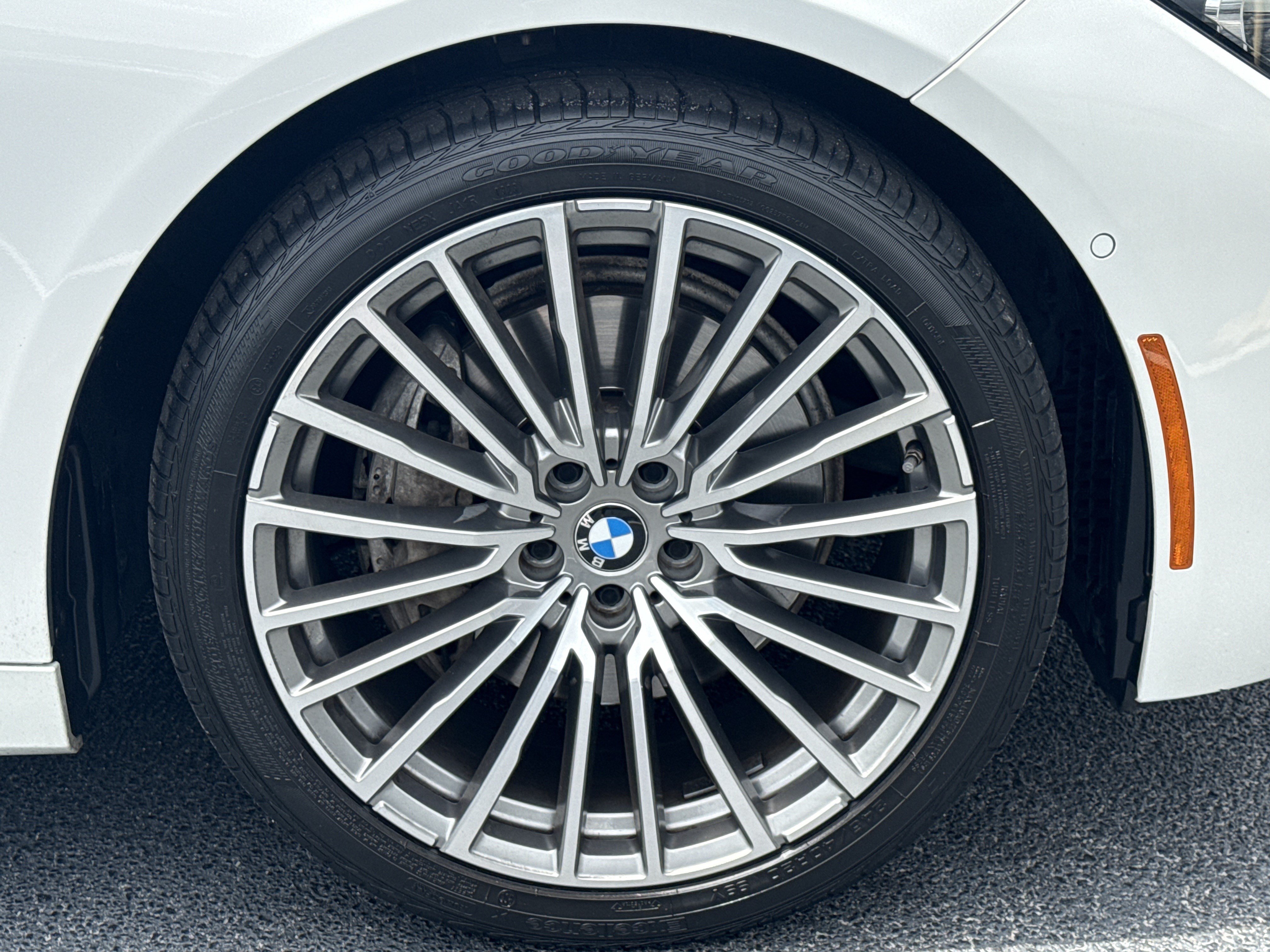 Used 2021 BMW 740i w/ Premium Package RWD image 13