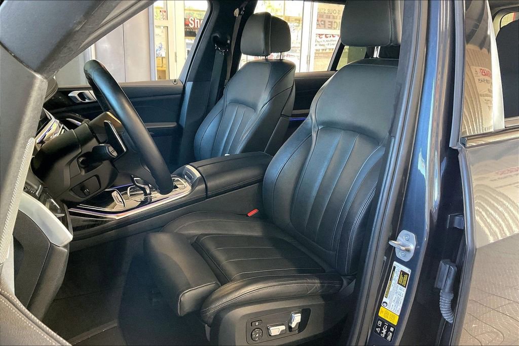 Used 2021 BMW X7 M50i w/ Cold Weather Package AWD/4WD image 3