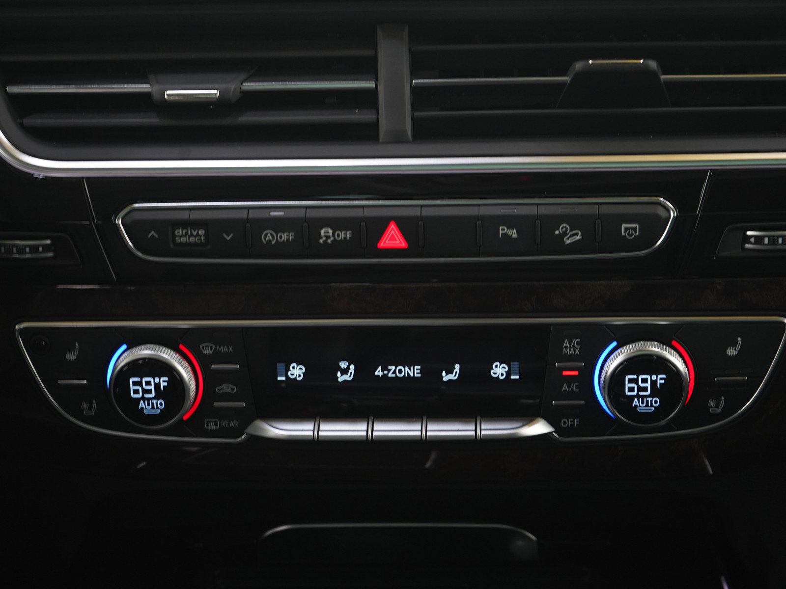 Used 2018 Audi Q7 3.0T Prestige w/ Prestige Package AWD/4WD image 21