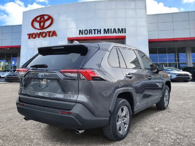 Used 2022 Toyota RAV4 XLE AWD/4WD image 4