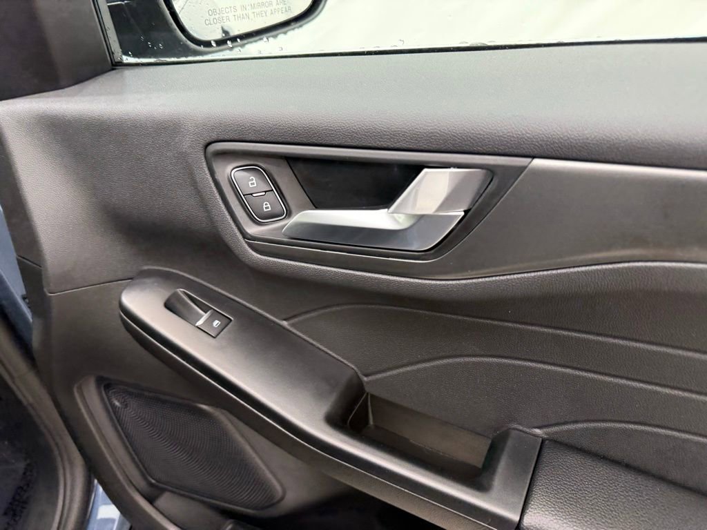 New 2025 Ford Escape SE image 21