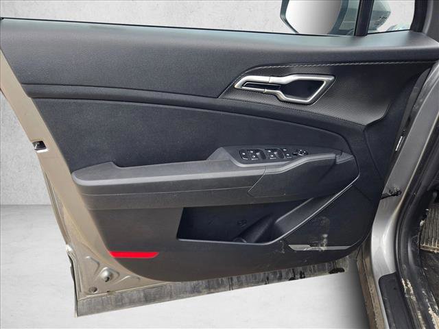 Used 2024 Kia Sportage LX image 11