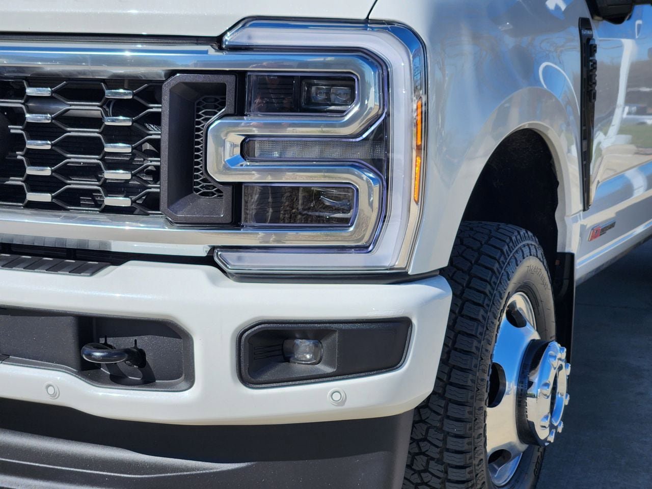 Used 2025 Ford F350 Platinum image 9