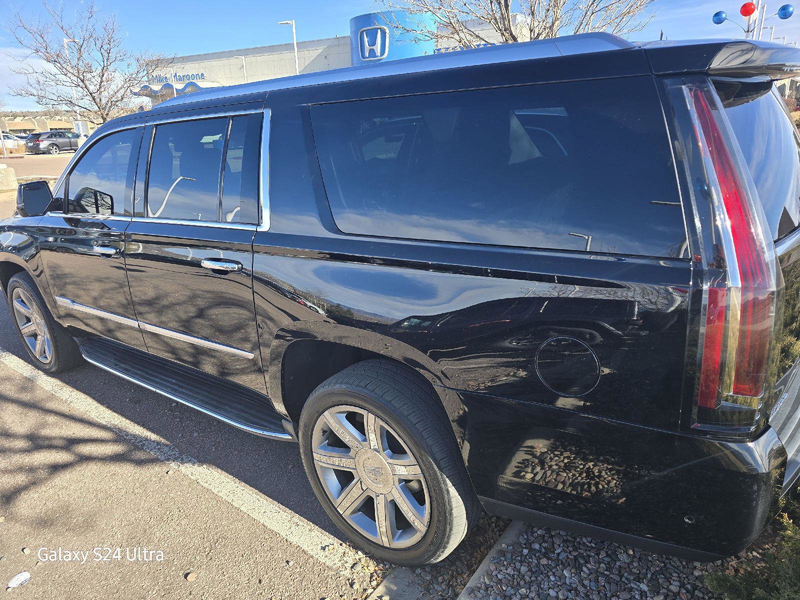 Used 2017 Cadillac Escalade ESV Luxury image 8