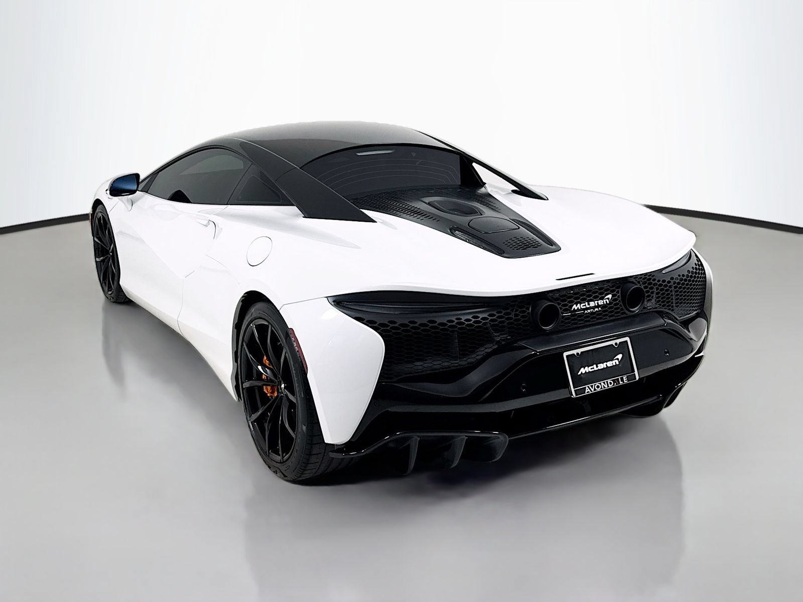 Used 2024 McLaren Artura RWD image 5