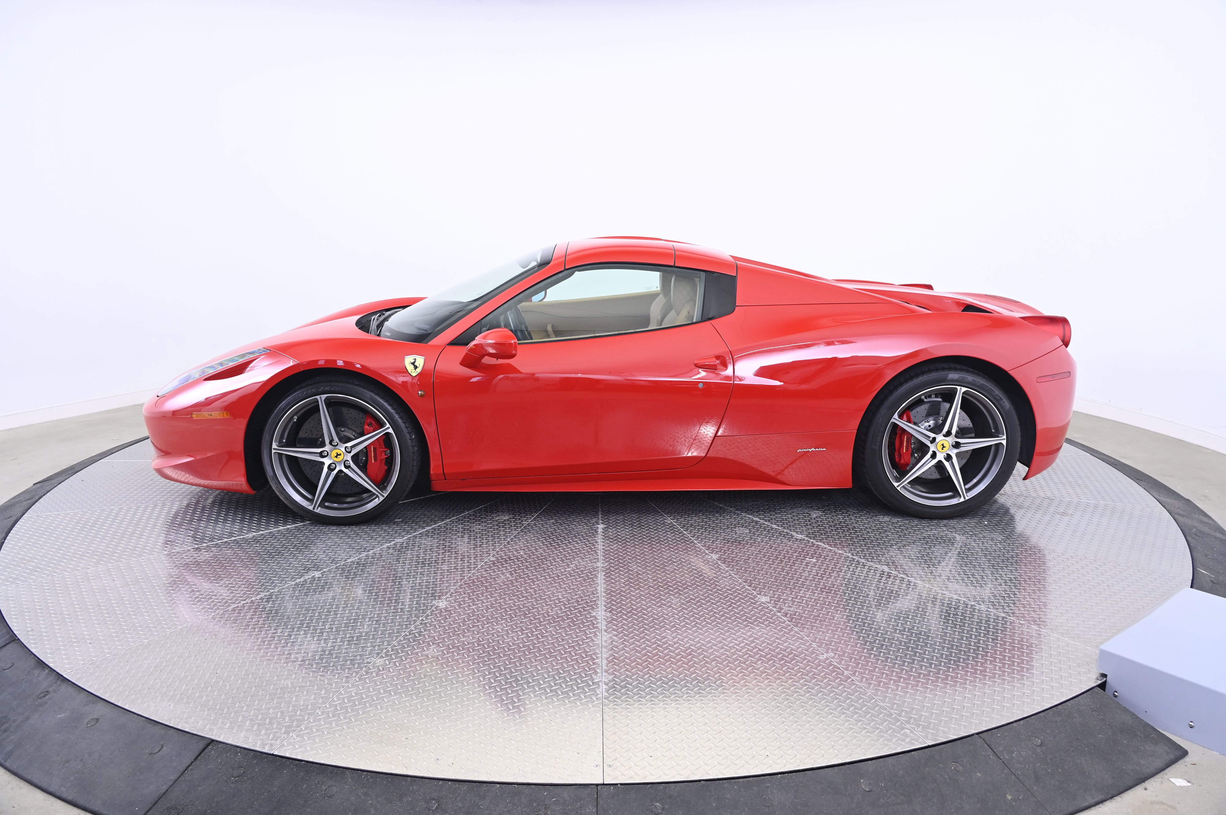 Used 2013 Ferrari 458 Spider image 12