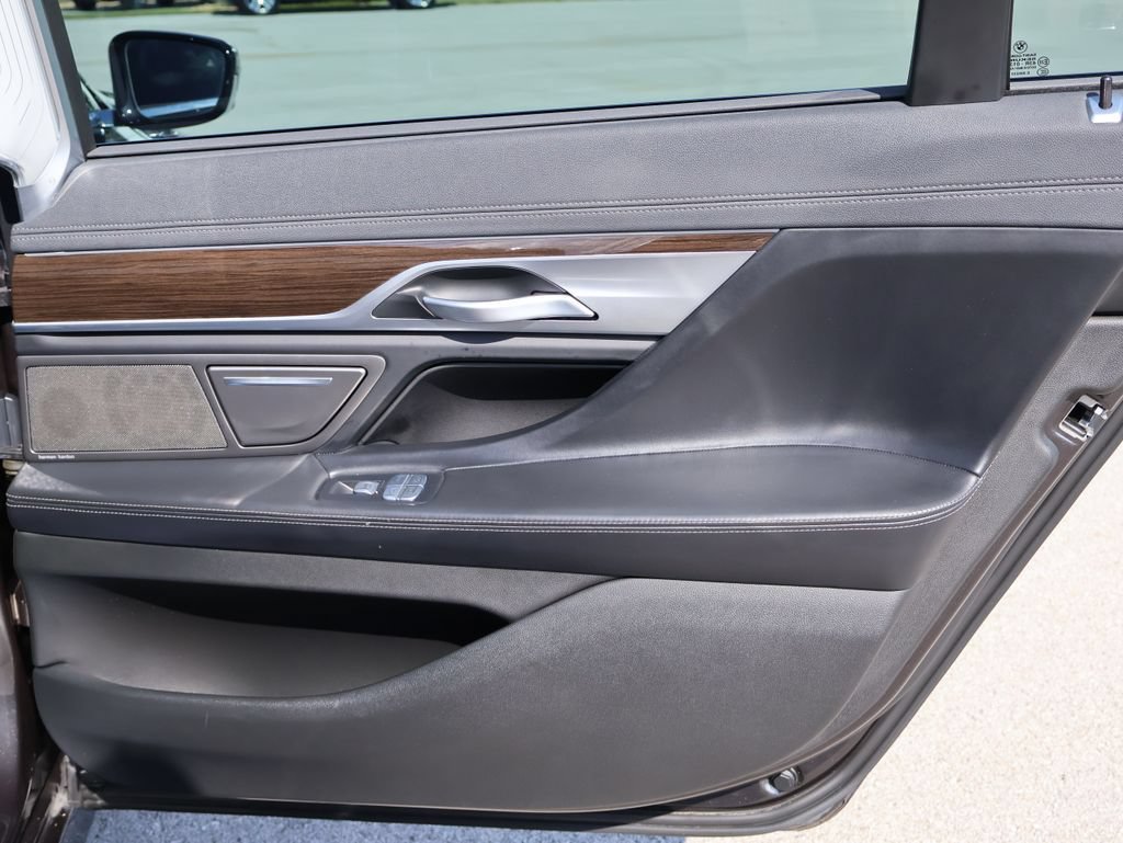 Used 2022 BMW 740i xDrive w/ Premium Package AWD/4WD image 16