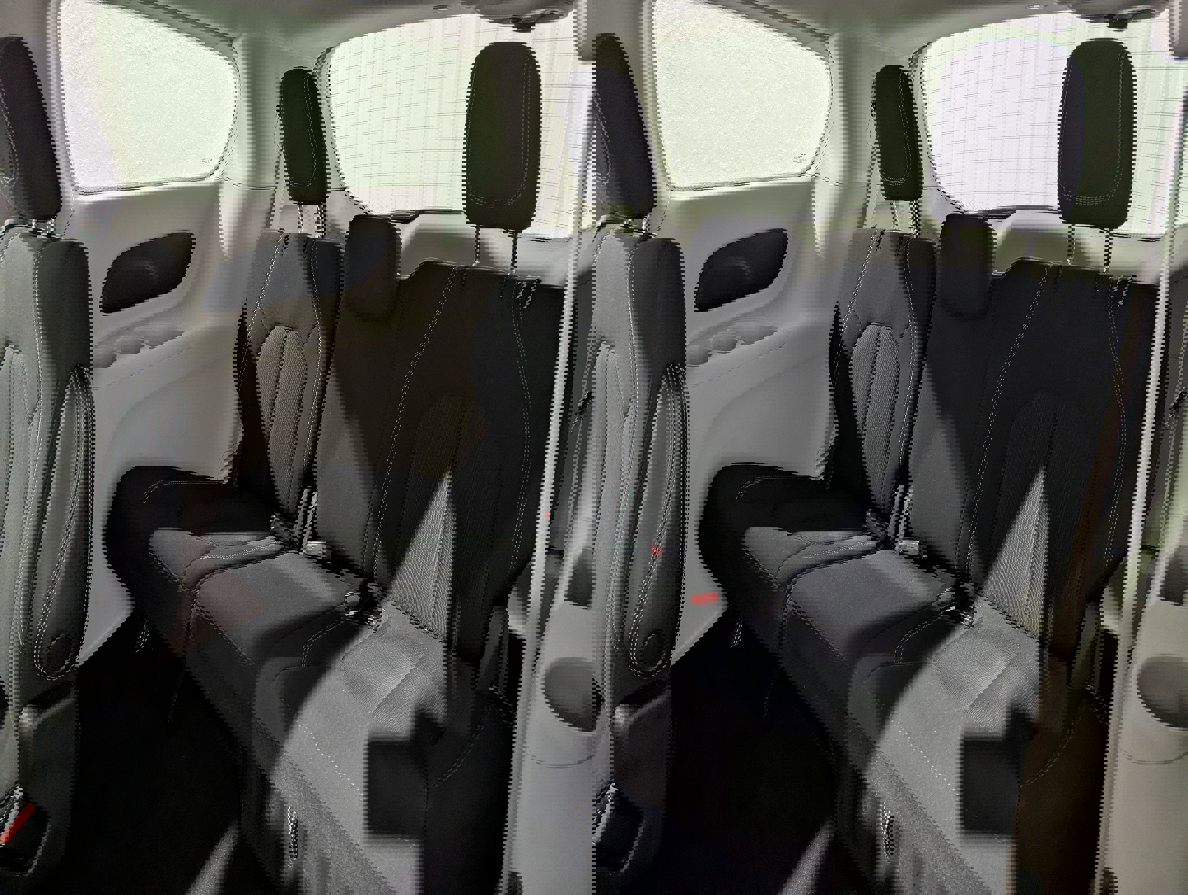 Used 2023 Chrysler Voyager LX image 14