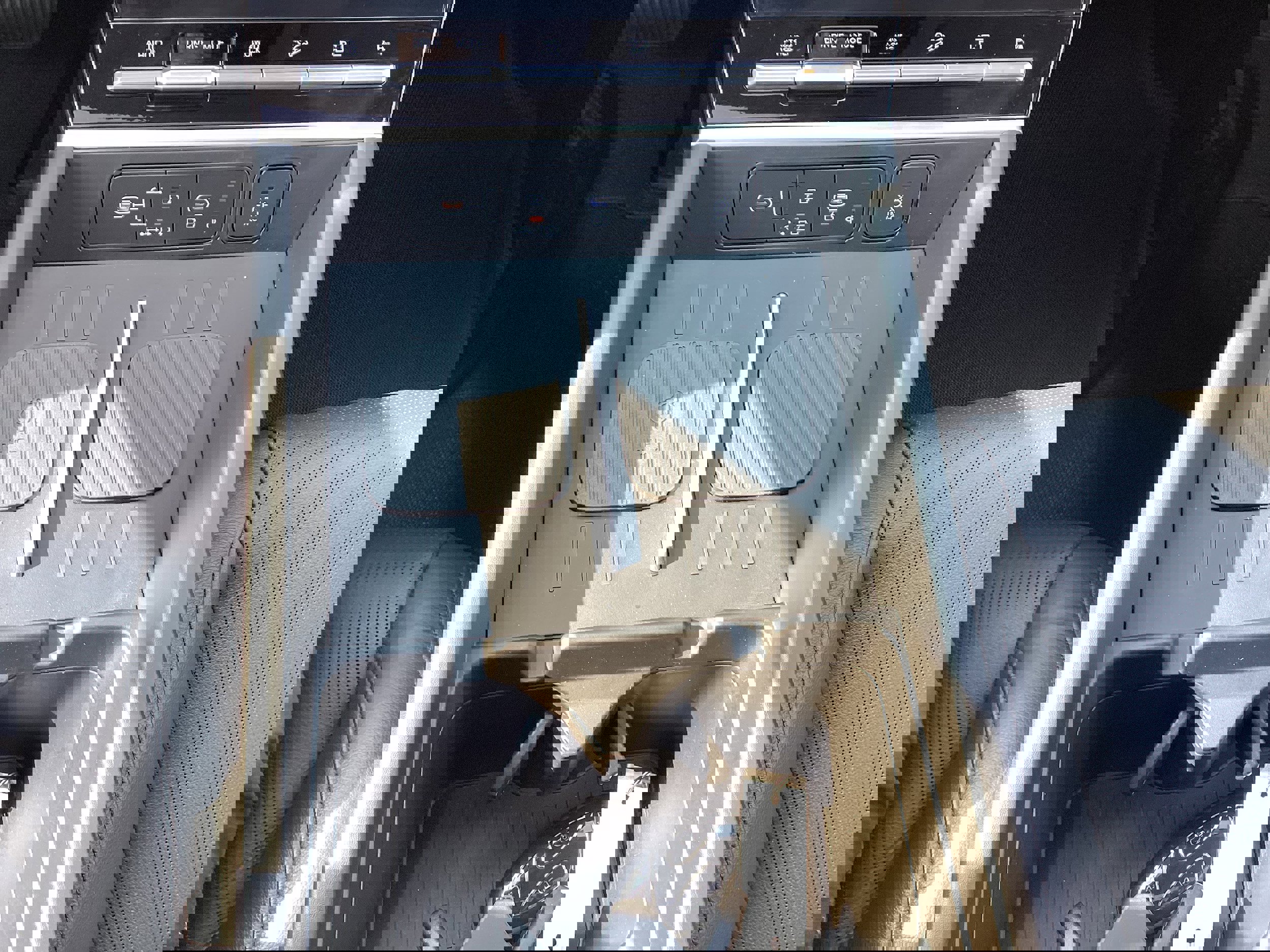 Used 2024 Hyundai Santa Fe Limited image 21