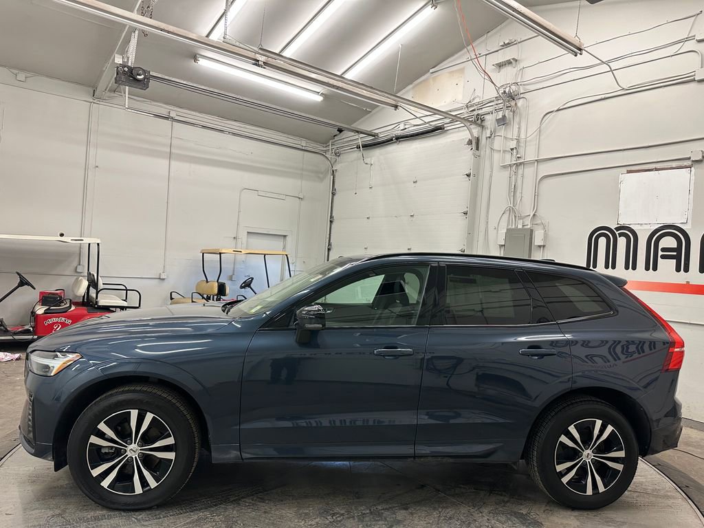 Used 2024 Volvo XC60 B5 Core image 14