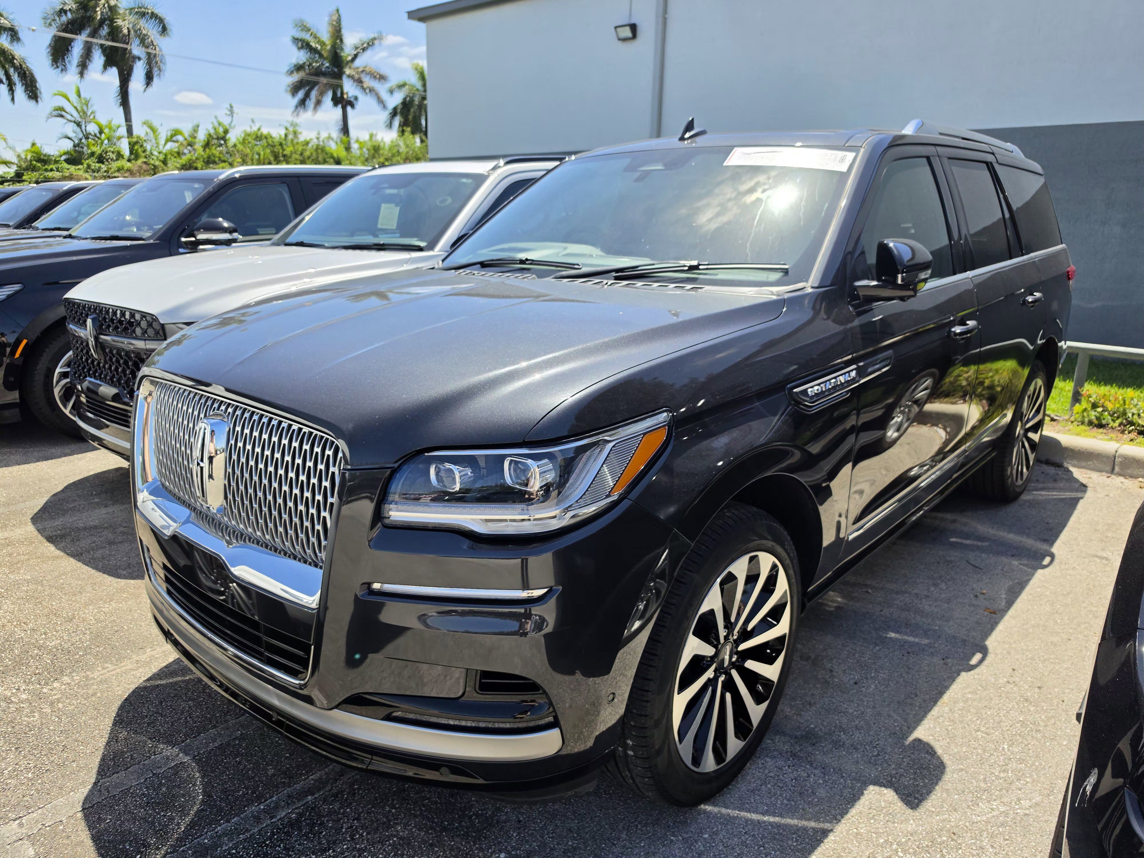 Used 2023 Lincoln Navigator Reserve RWD image 2