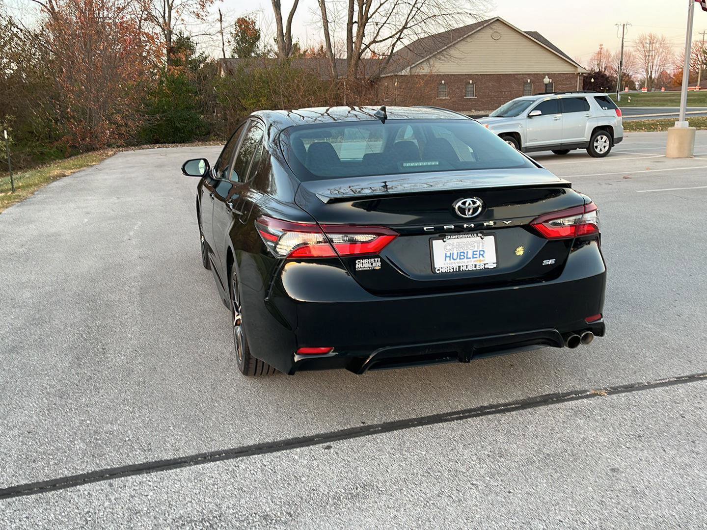 Used 2023 Toyota Camry SE image 3