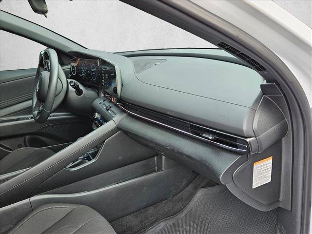 Certified 2025 Hyundai Elantra SEL image 19