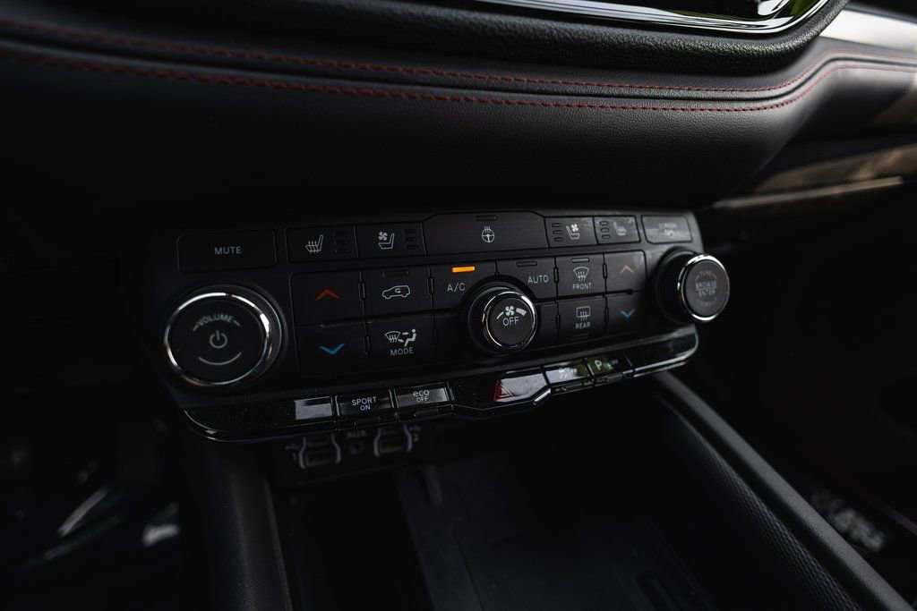 Used 2024 Dodge Durango R/T AWD/4WD image 13