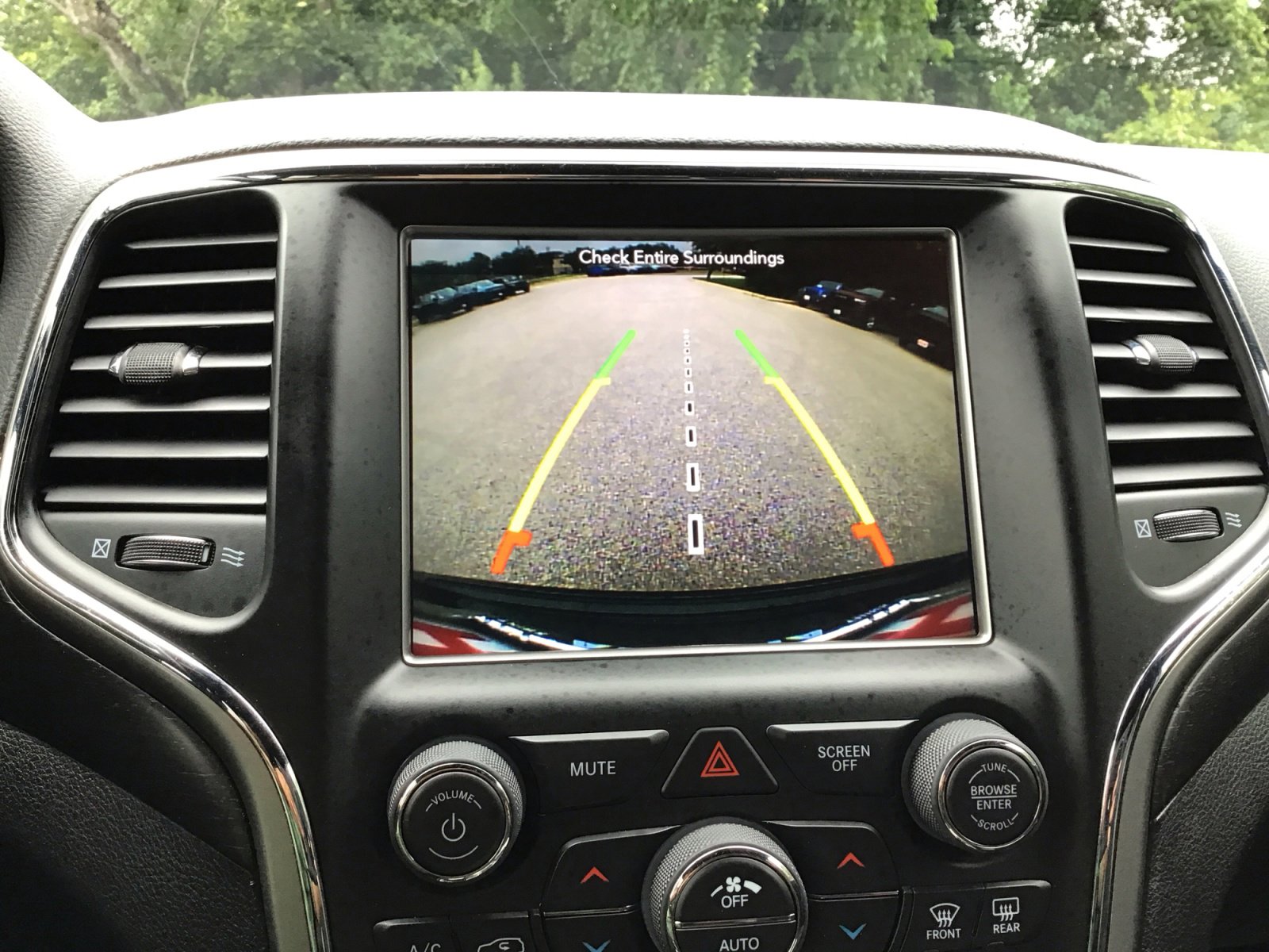 Used 2018 Jeep Grand Cherokee Altitude AWD/4WD image 15
